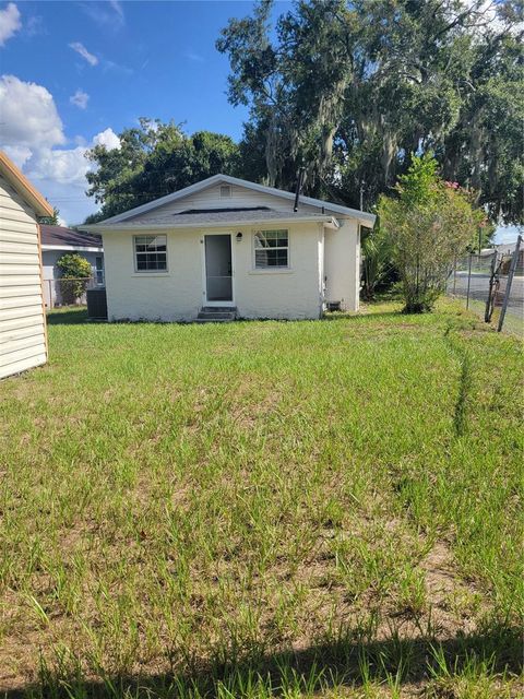 A home in LAKELAND