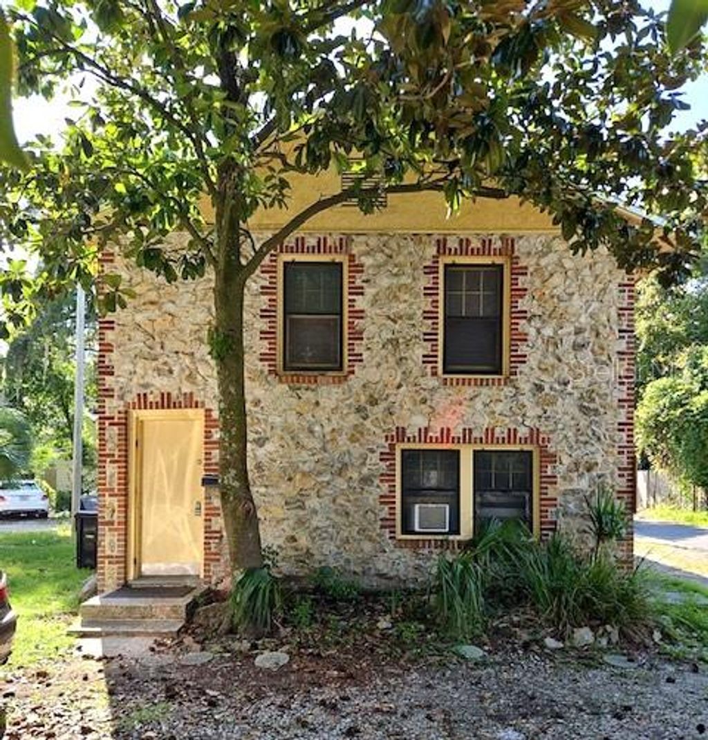 Photo of 218 SW 10th Street, Gainesville, FL 32601 (MLS # GC536926)