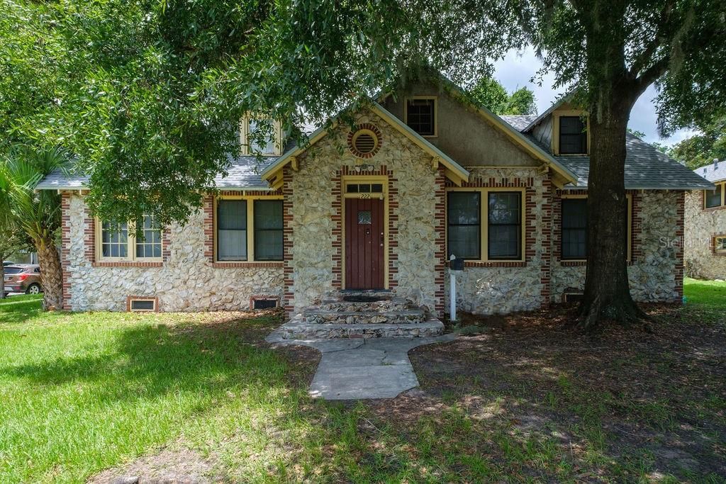 Photo of 218 SW 10th Street, Gainesville, FL 32601 (MLS # GC536926)