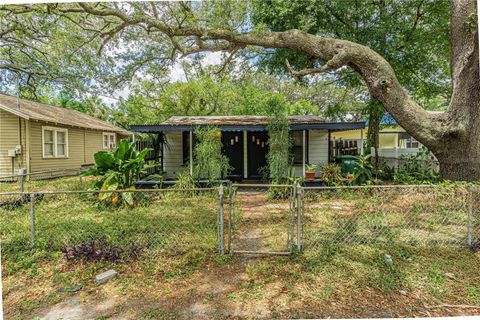 Photo of 10704 N Annette Avenue, Tampa, FL 33612 (MLS # O6411619)