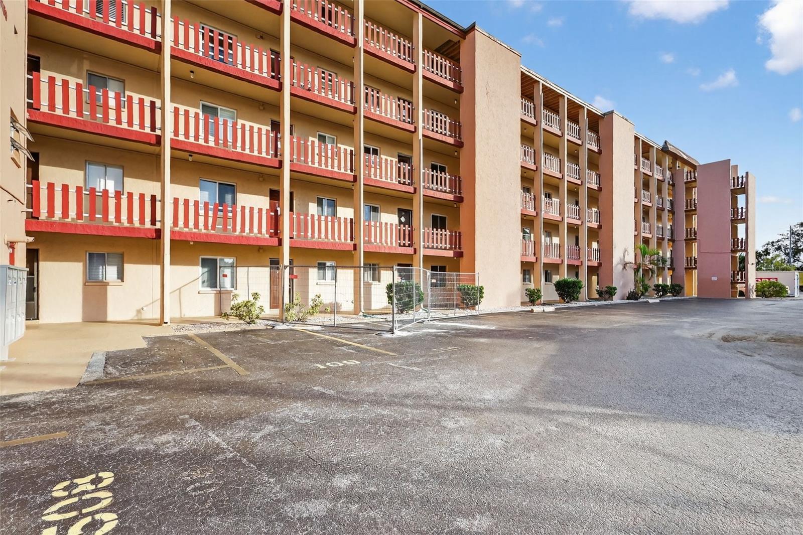 BAYSHORE ON THE LAKE APTS SEC 2 - Residential