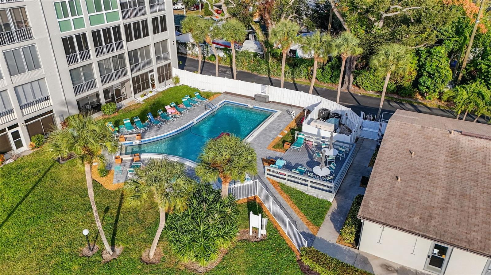 BAYSHORE ON THE LAKE APTS SEC 2 - Residential