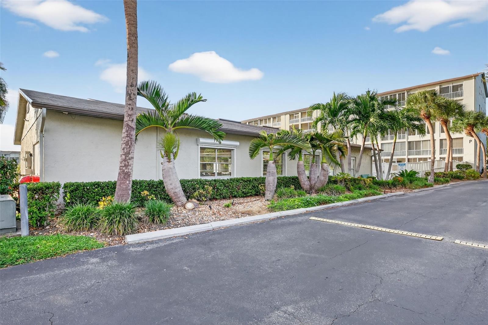 BAYSHORE ON THE LAKE APTS SEC 2 - Residential