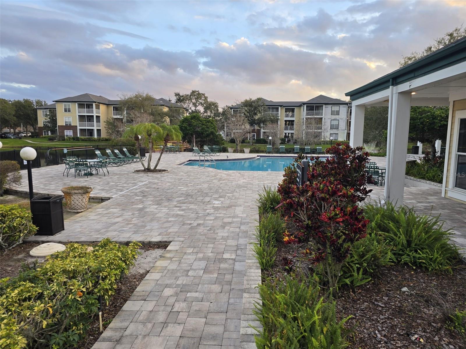THE LANDINGS OF TAMPA A CONDOM - Residential
