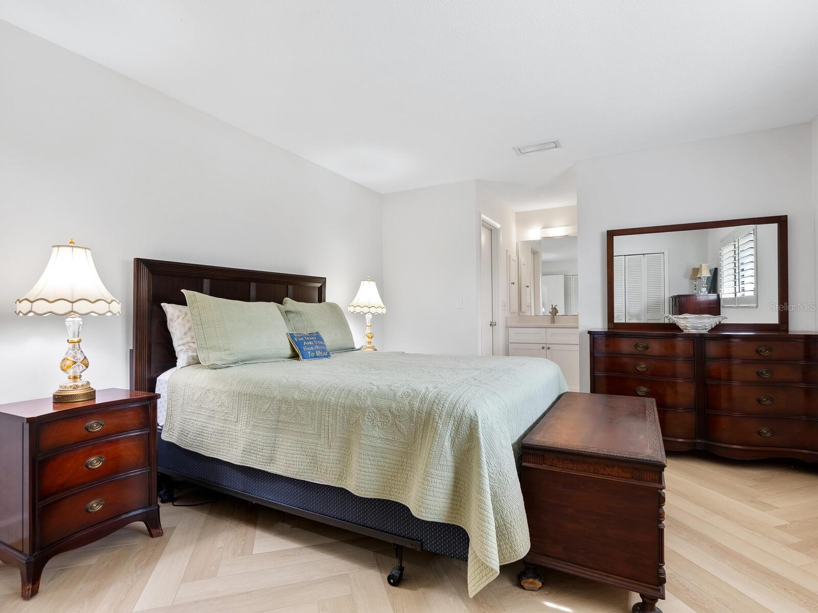 SIESTA ISLES - Residential