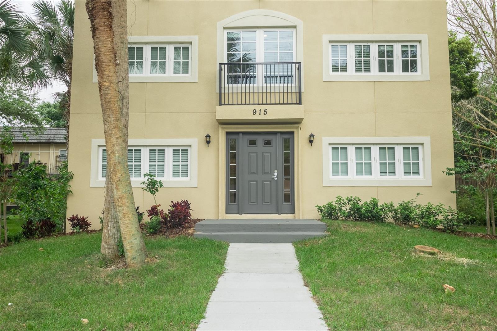 915 E PALMETTO STREET