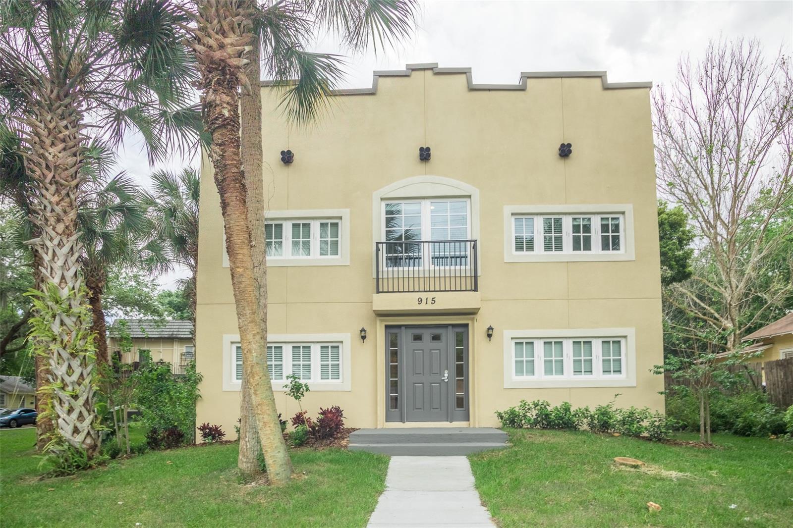 915 E PALMETTO STREET