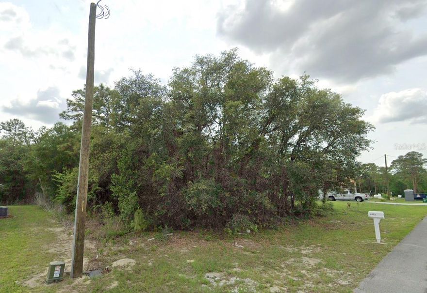 Marion Oaks Unit 9 in Marion County, Ocala, Florida offers 0.24 acres for sale. Buildable lot with R1 zoning. Dimensions are 85 feet of frontage and 125 feet of depth. No HOA, and not in a flood zone. Public water available with standard connection. GPS coordinates: 28.99521302 -82.22565839.