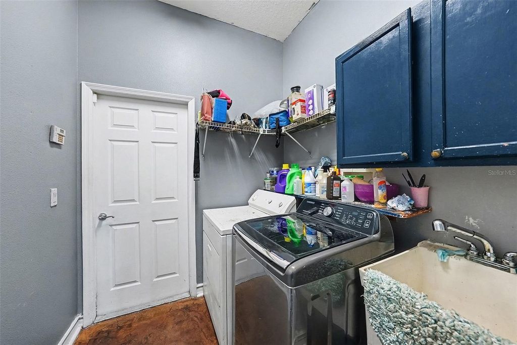 Photo of 37110 Highland Bluff Circle, Dade City, FL 33523 (MLS # TB8465352)