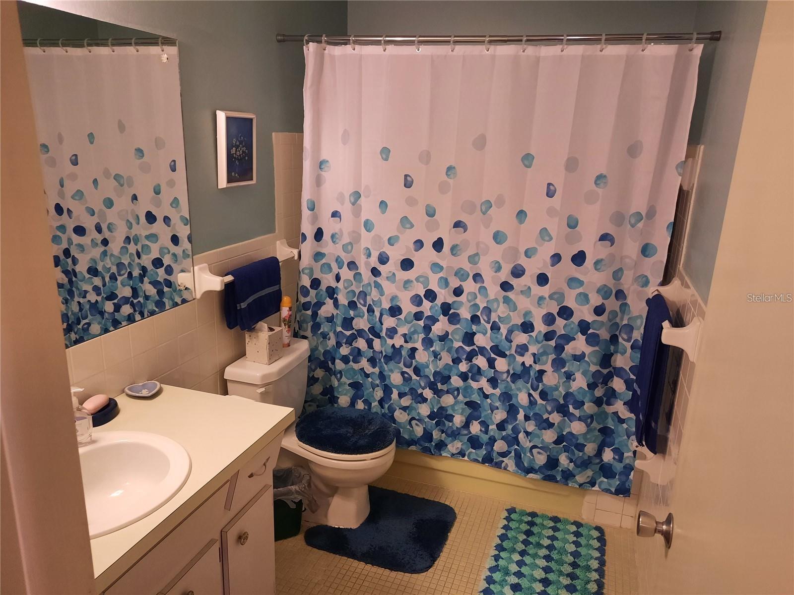 ON TOP OF THE WORLD - Residential