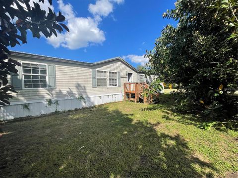 A home in PLANT CITY