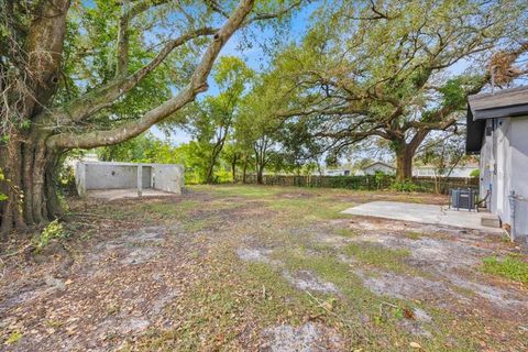 A home in LAKELAND