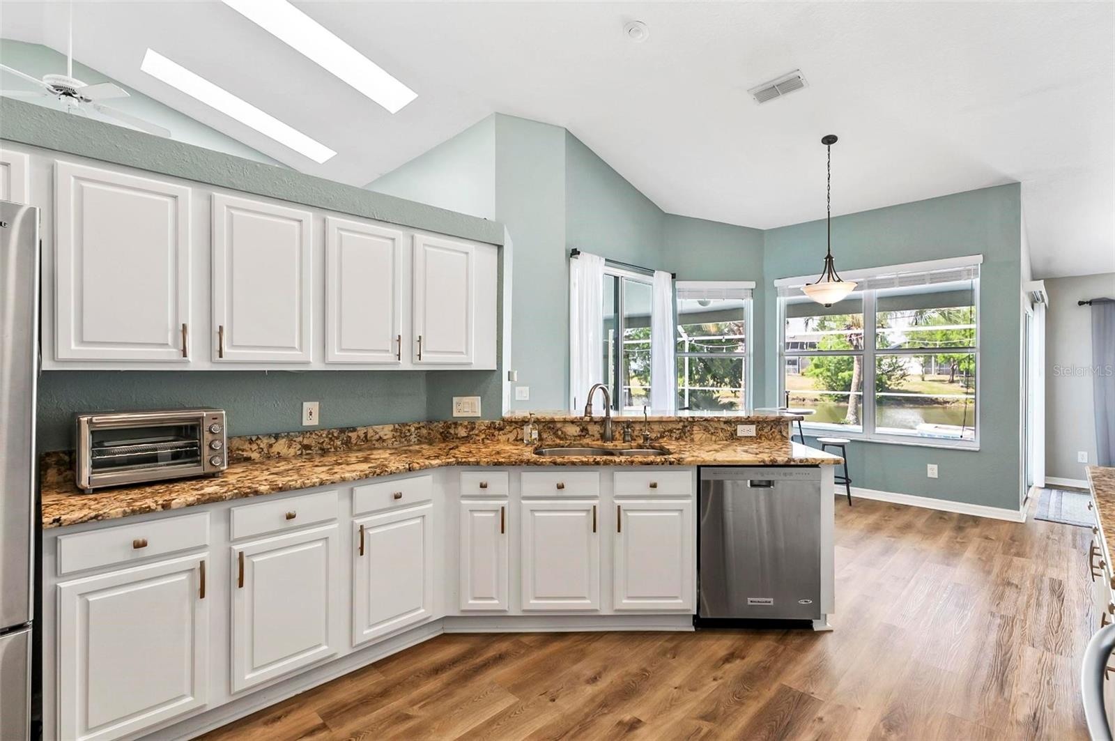 633 LAKEHAVEN CIRCLE