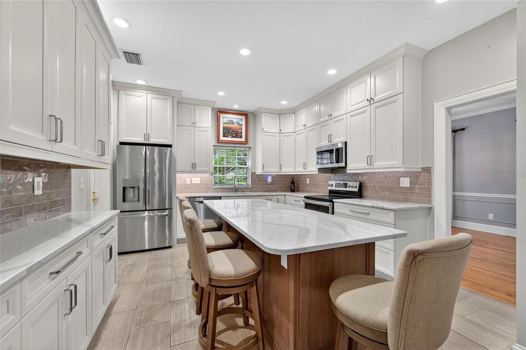 Photo of 4401 W Cleveland Street, Tampa, FL 33609 (MLS # TB8431669)