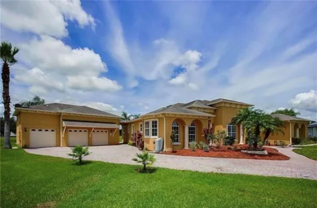 Photo of 2120 Bunker View Court, Kissimmee, FL 34746 (MLS # O6395237)