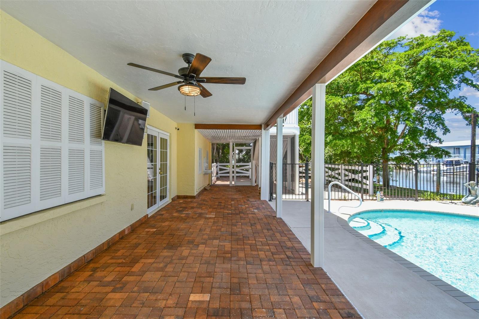 FLAMINGO CAY FIRST UNIT - Residential