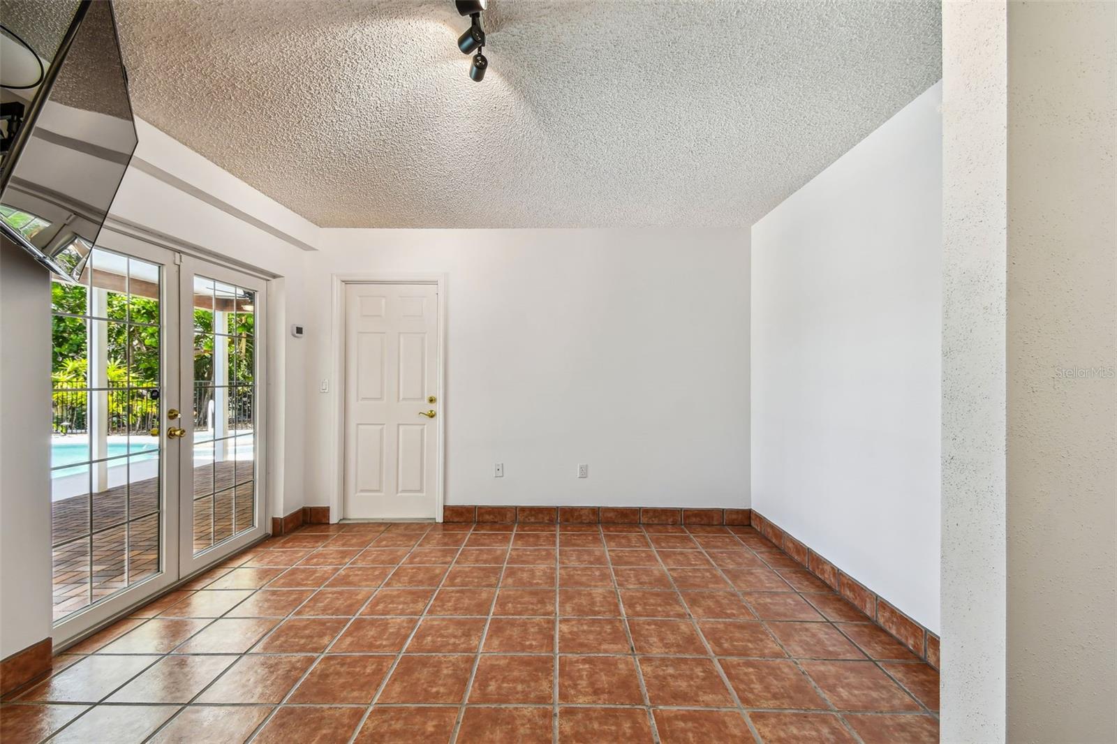 FLAMINGO CAY FIRST UNIT - Residential