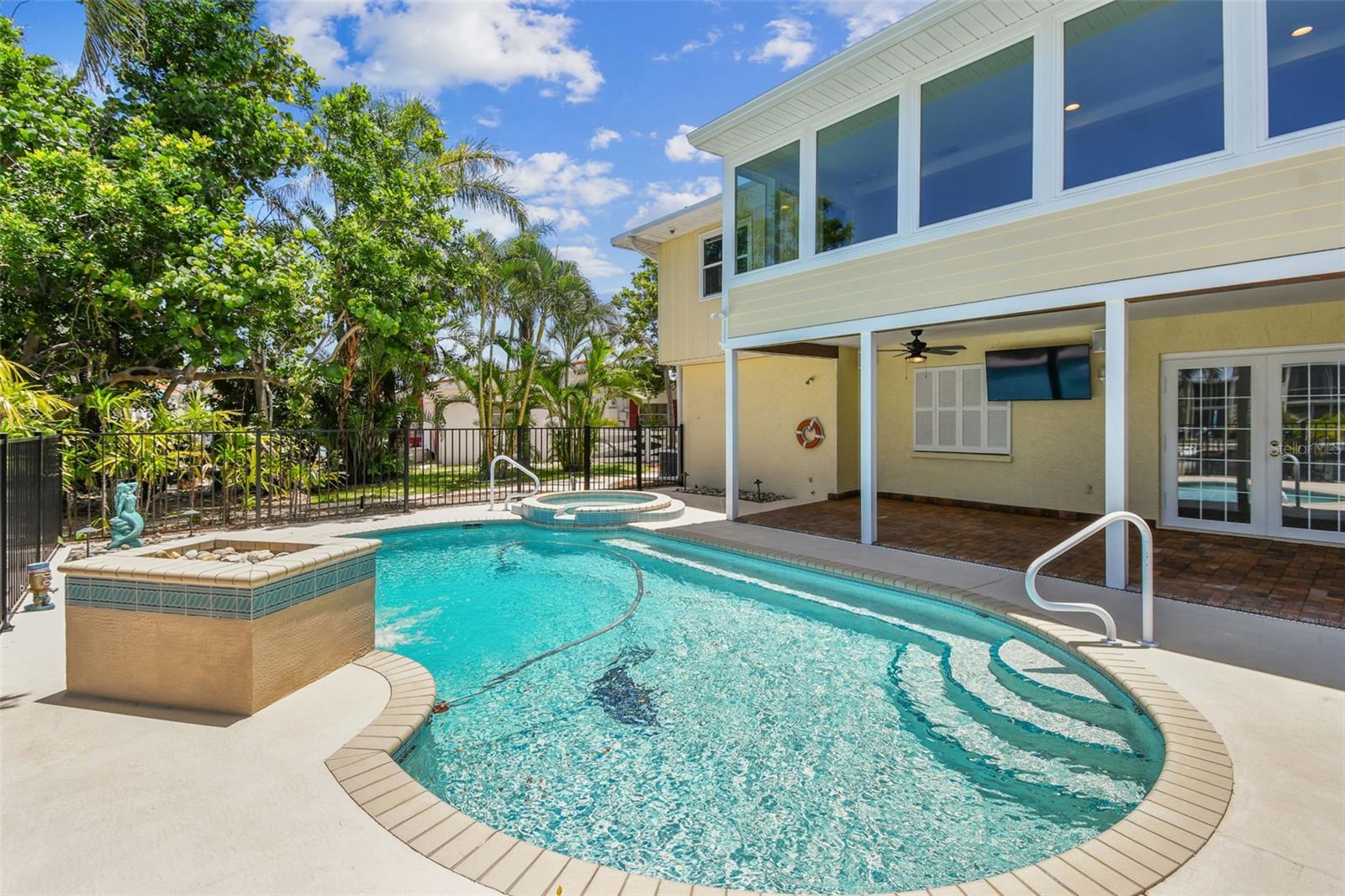 FLAMINGO CAY FIRST UNIT - Residential