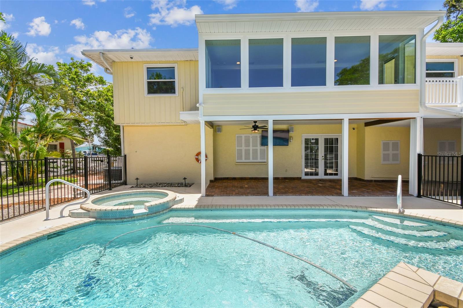 FLAMINGO CAY FIRST UNIT - Residential