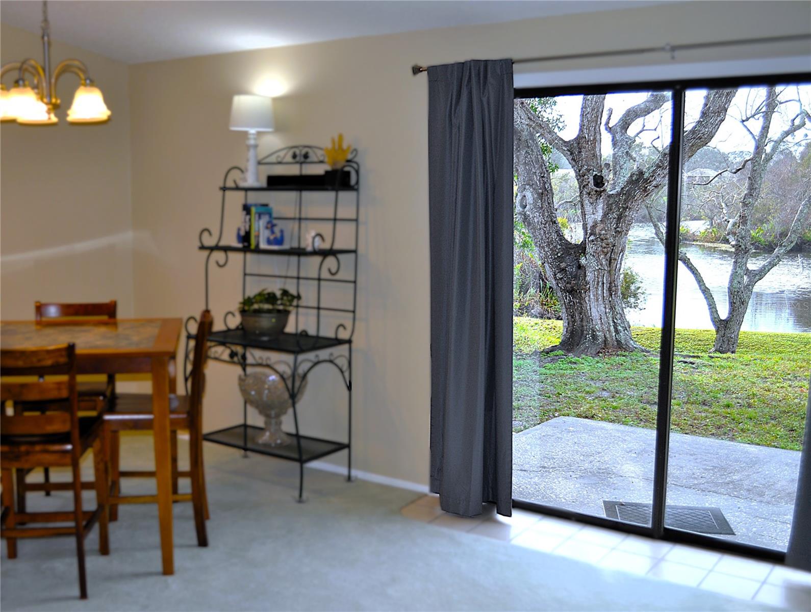 HAMLETS AT WHITCOMB PLACE THE - Residential Lease
