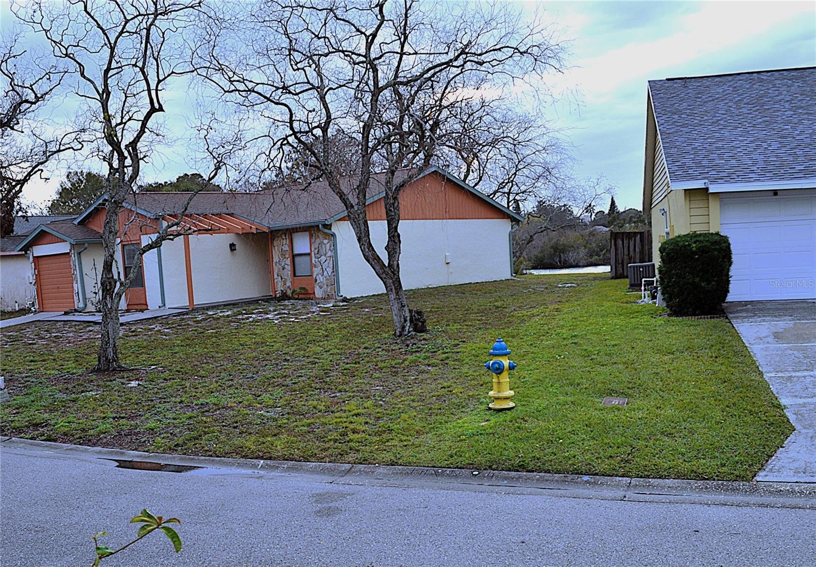 HAMLETS AT WHITCOMB PLACE THE - Residential Lease