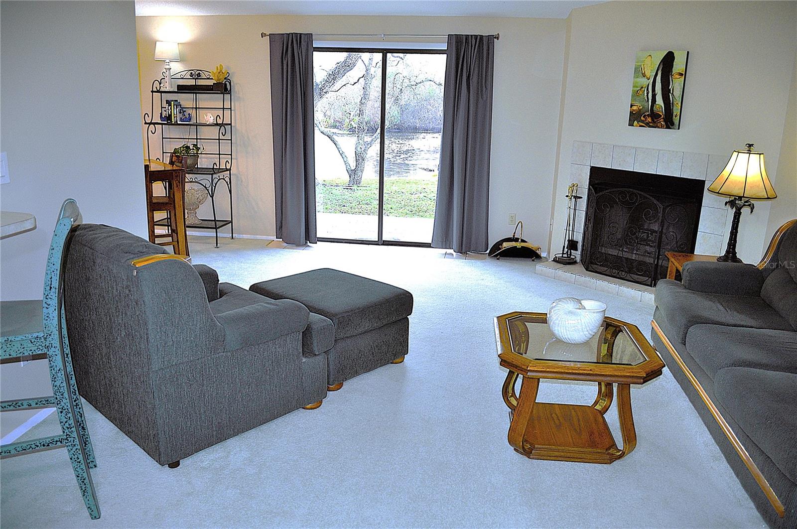 HAMLETS AT WHITCOMB PLACE THE - Residential Lease