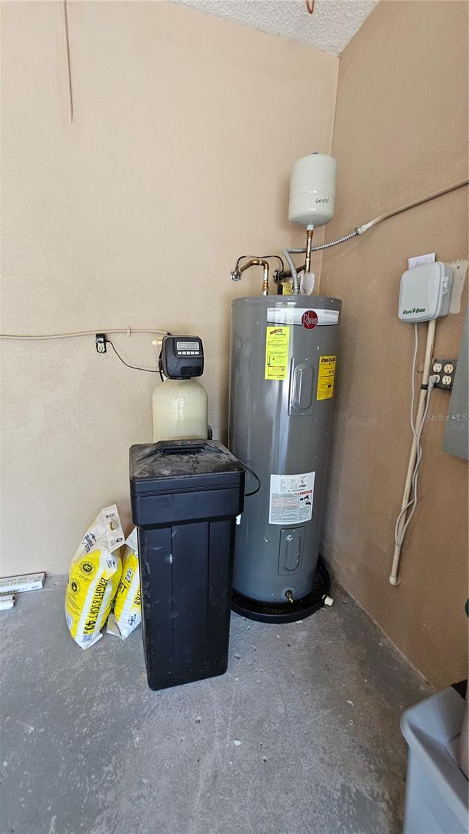 COUNTRY TRAILS - Residential