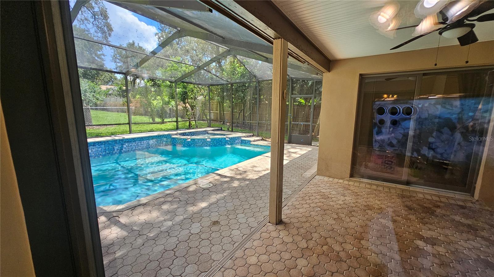 COUNTRY TRAILS - Residential