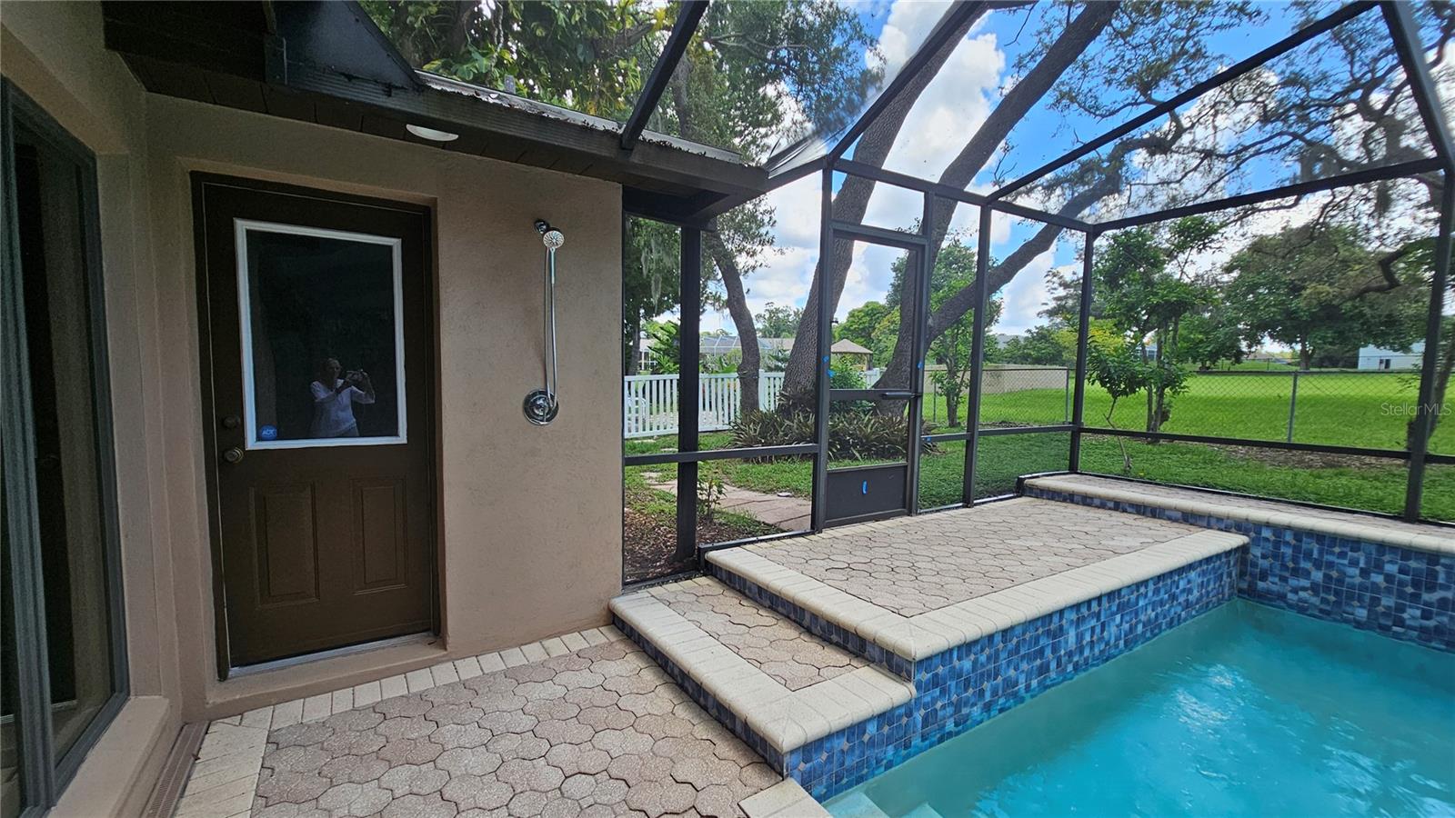 COUNTRY TRAILS - Residential