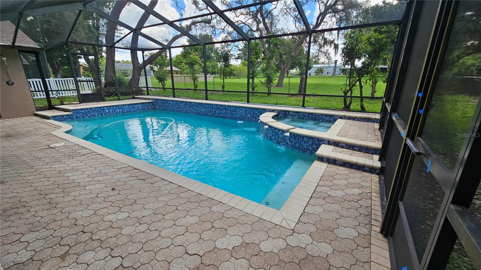 COUNTRY TRAILS - Residential