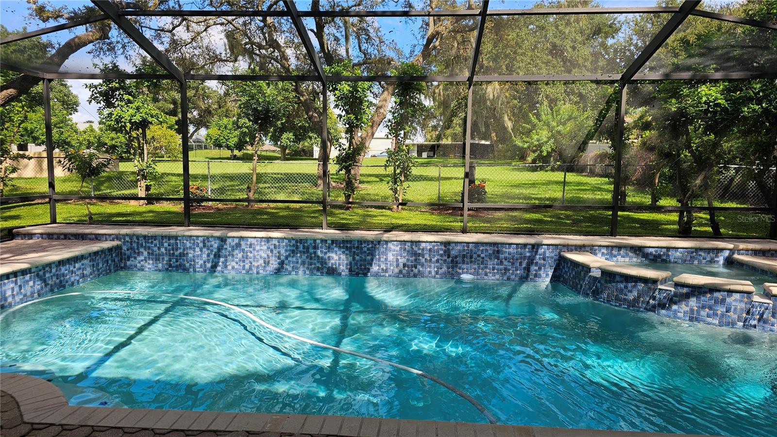 COUNTRY TRAILS - Residential