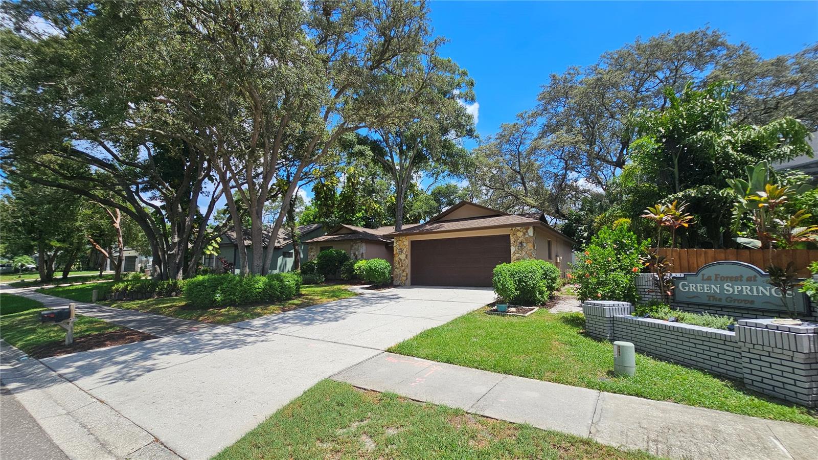 COUNTRY TRAILS - Residential