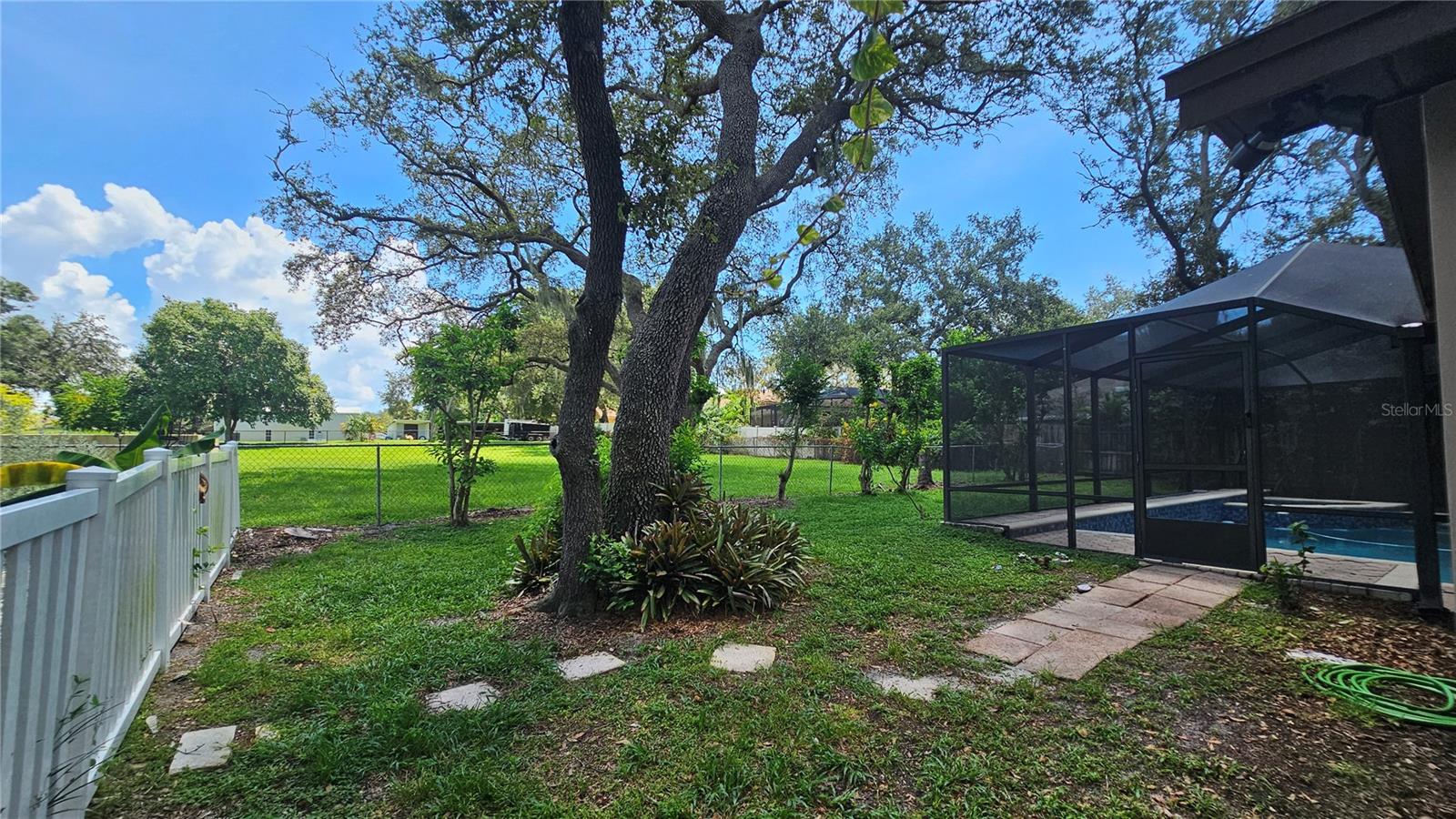 COUNTRY TRAILS - Residential