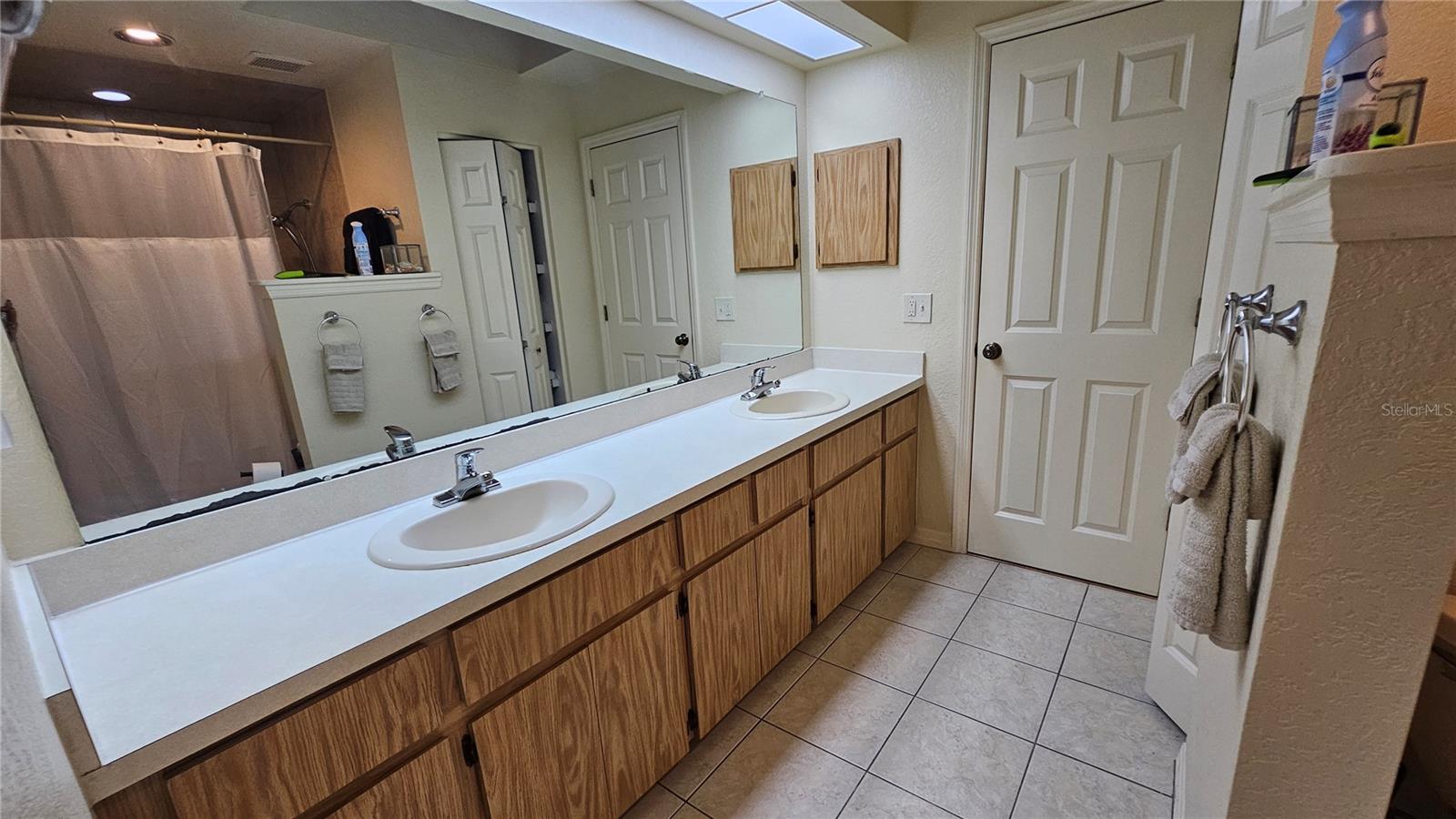 COUNTRY TRAILS - Residential