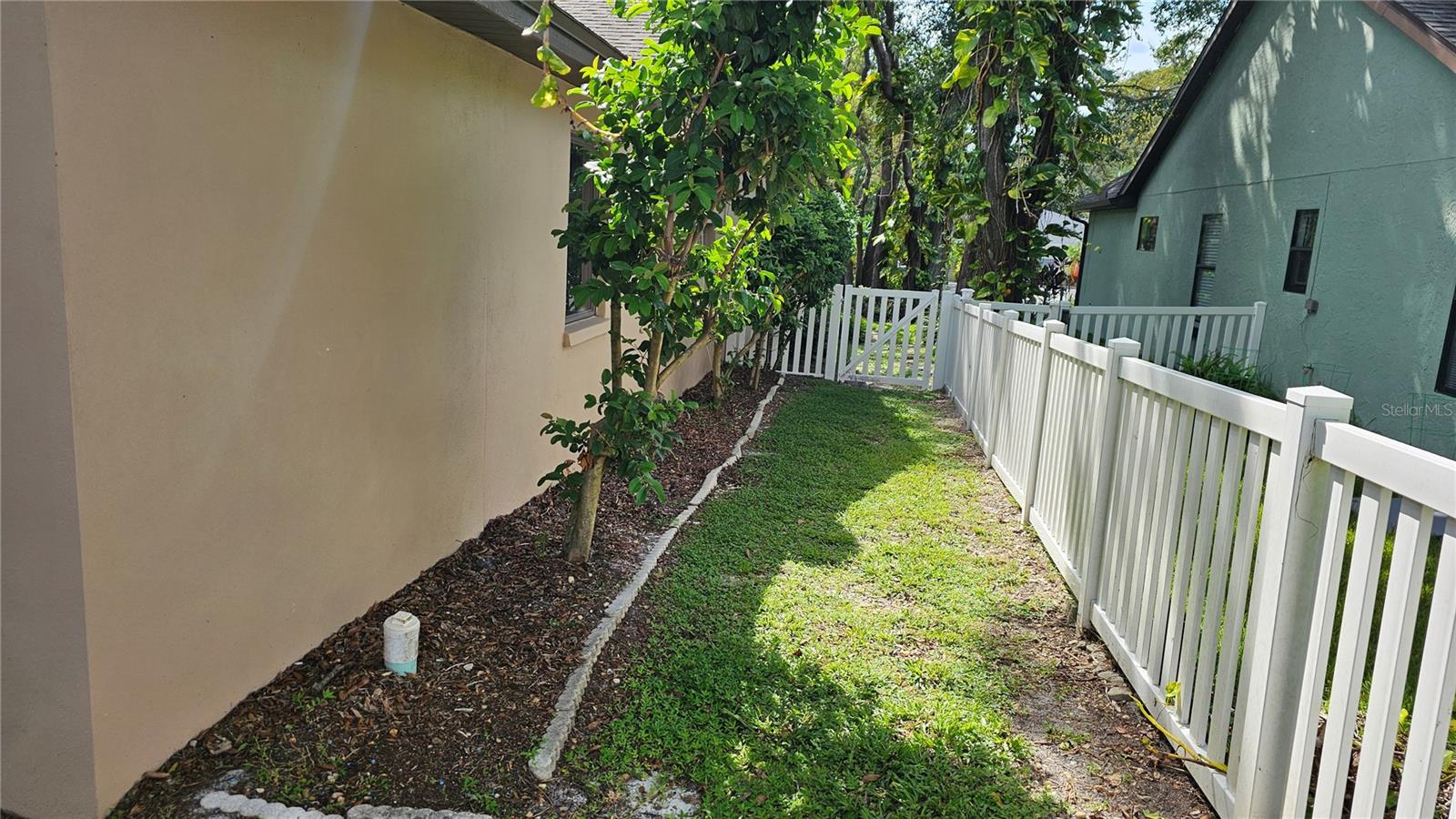 COUNTRY TRAILS - Residential