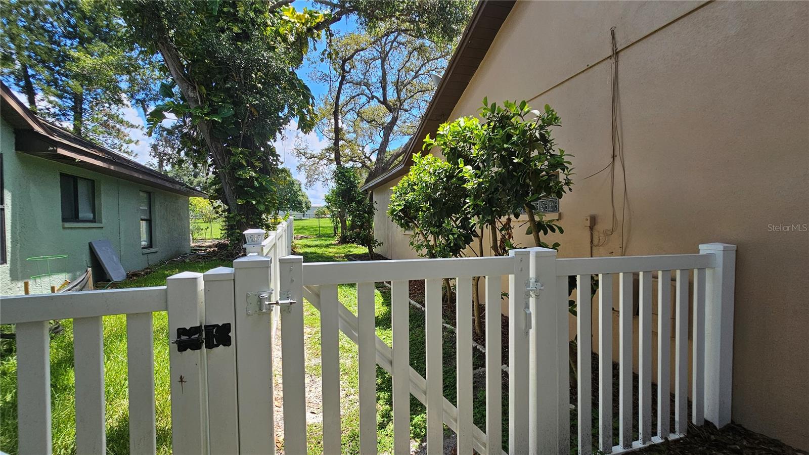 COUNTRY TRAILS - Residential