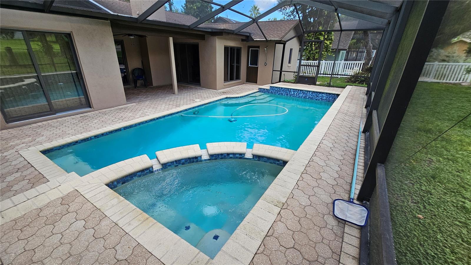 COUNTRY TRAILS - Residential