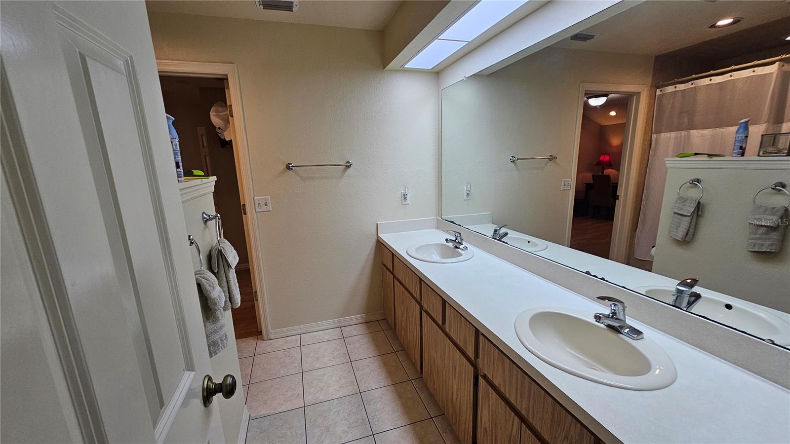 COUNTRY TRAILS - Residential