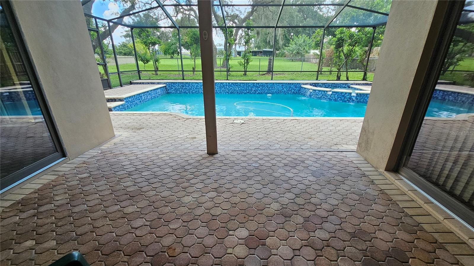 COUNTRY TRAILS - Residential