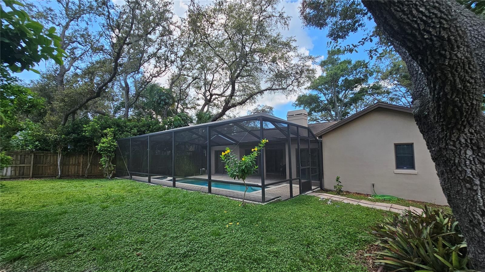 COUNTRY TRAILS - Residential