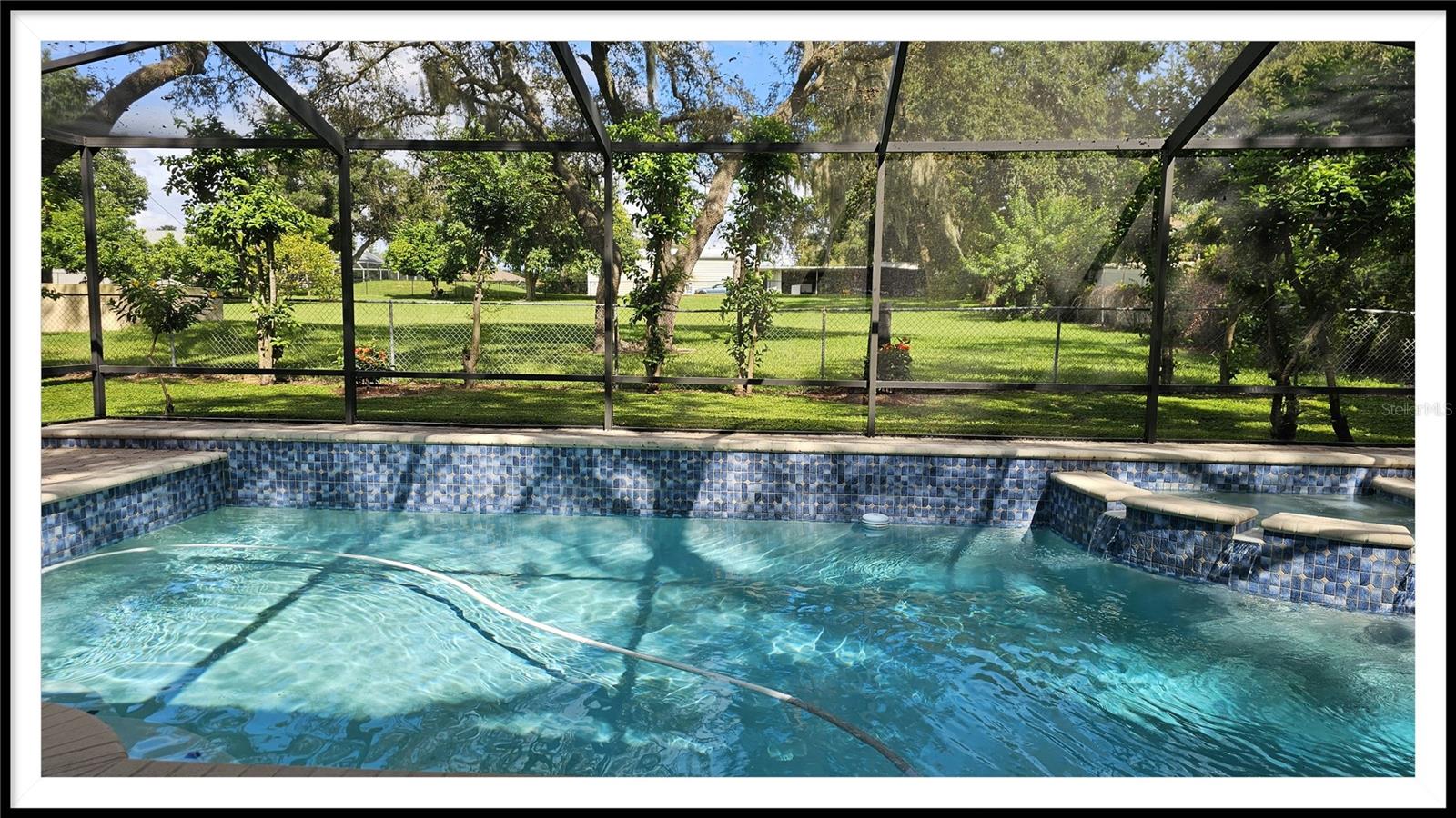 COUNTRY TRAILS - Residential