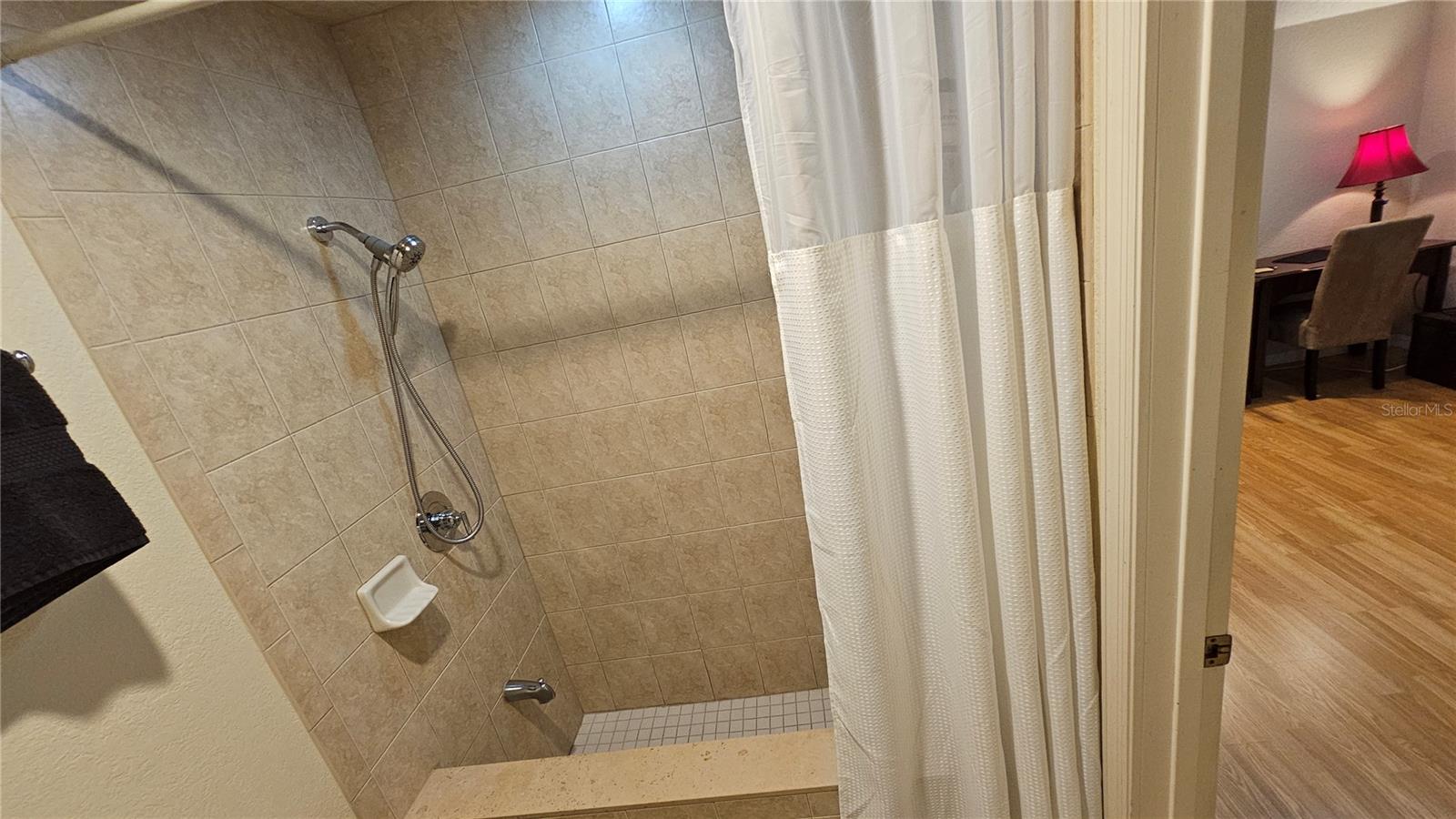 COUNTRY TRAILS - Residential