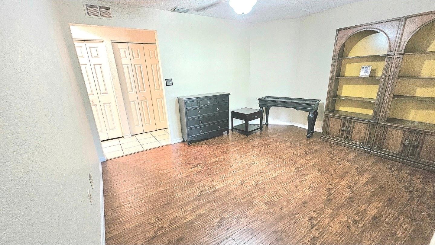 COUNTRY TRAILS - Residential