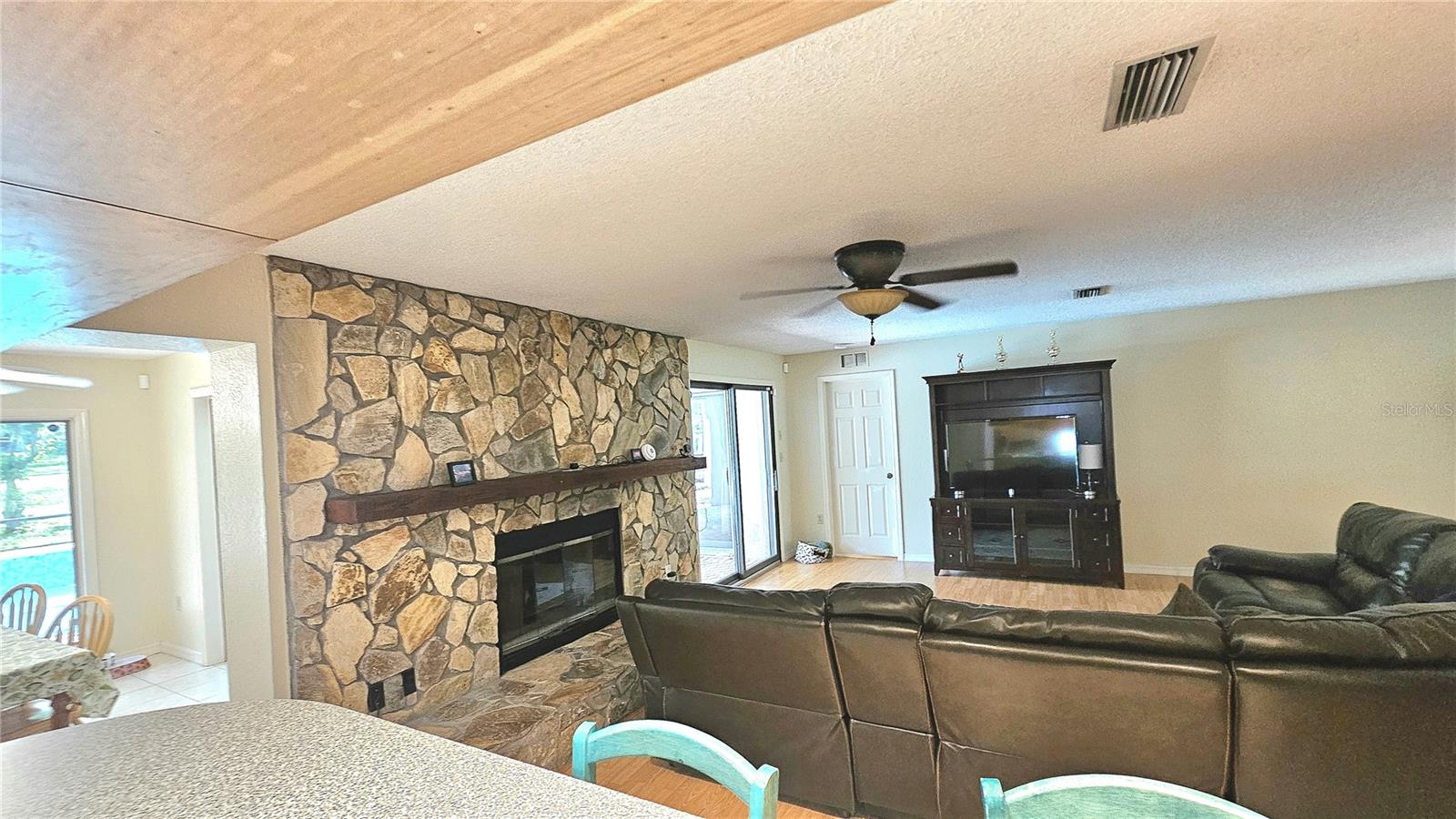 COUNTRY TRAILS - Residential