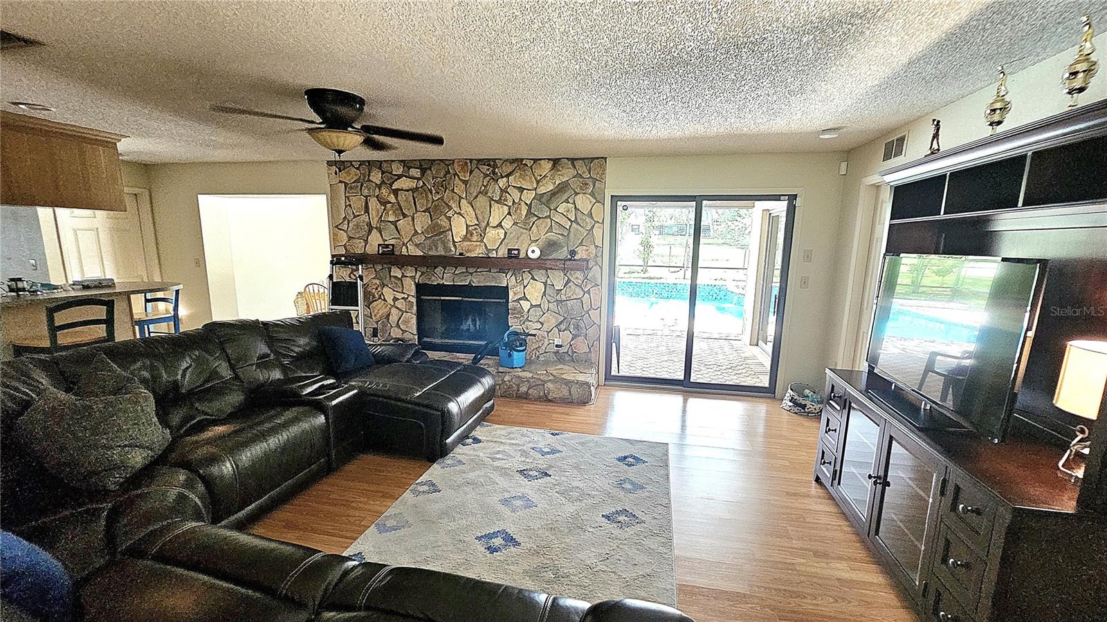 COUNTRY TRAILS - Residential