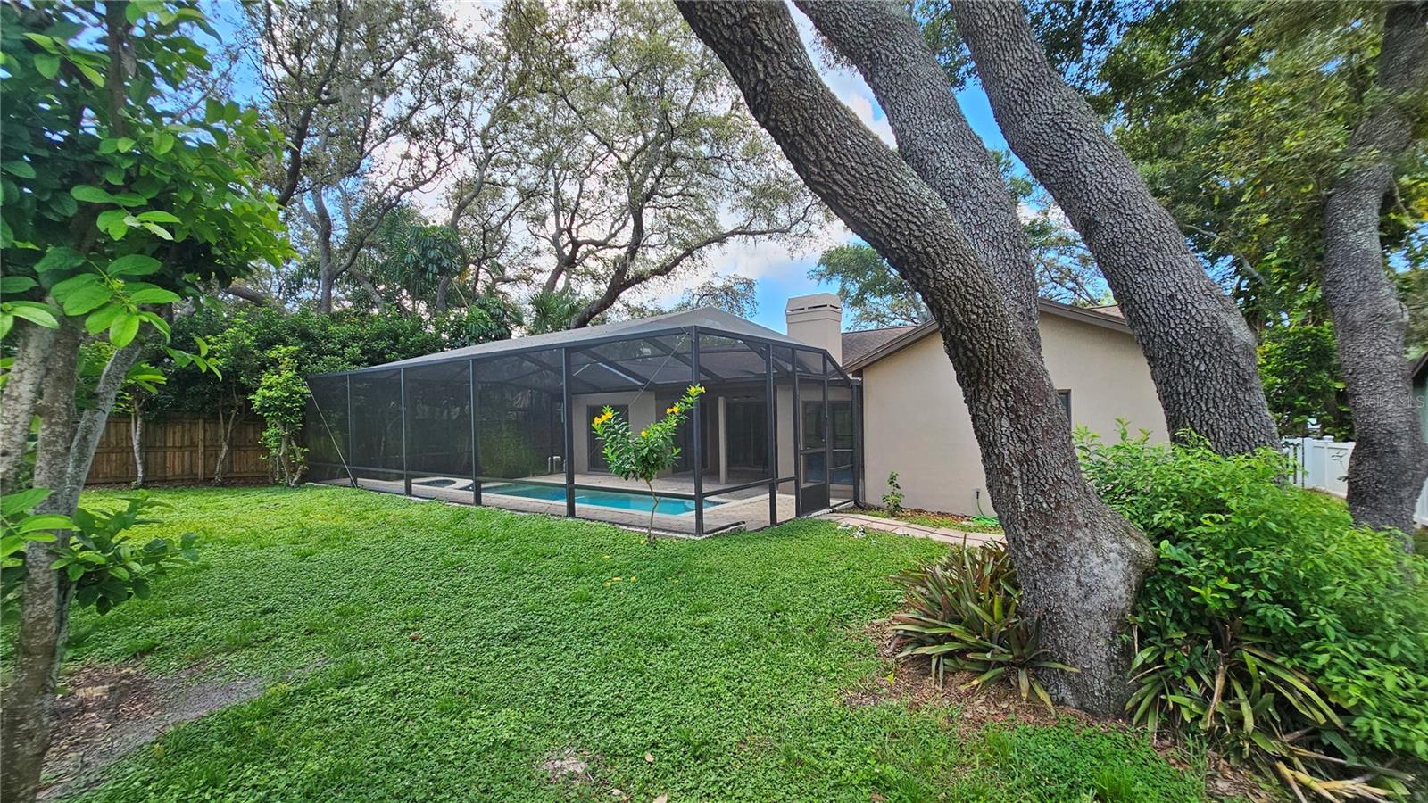 COUNTRY TRAILS - Residential