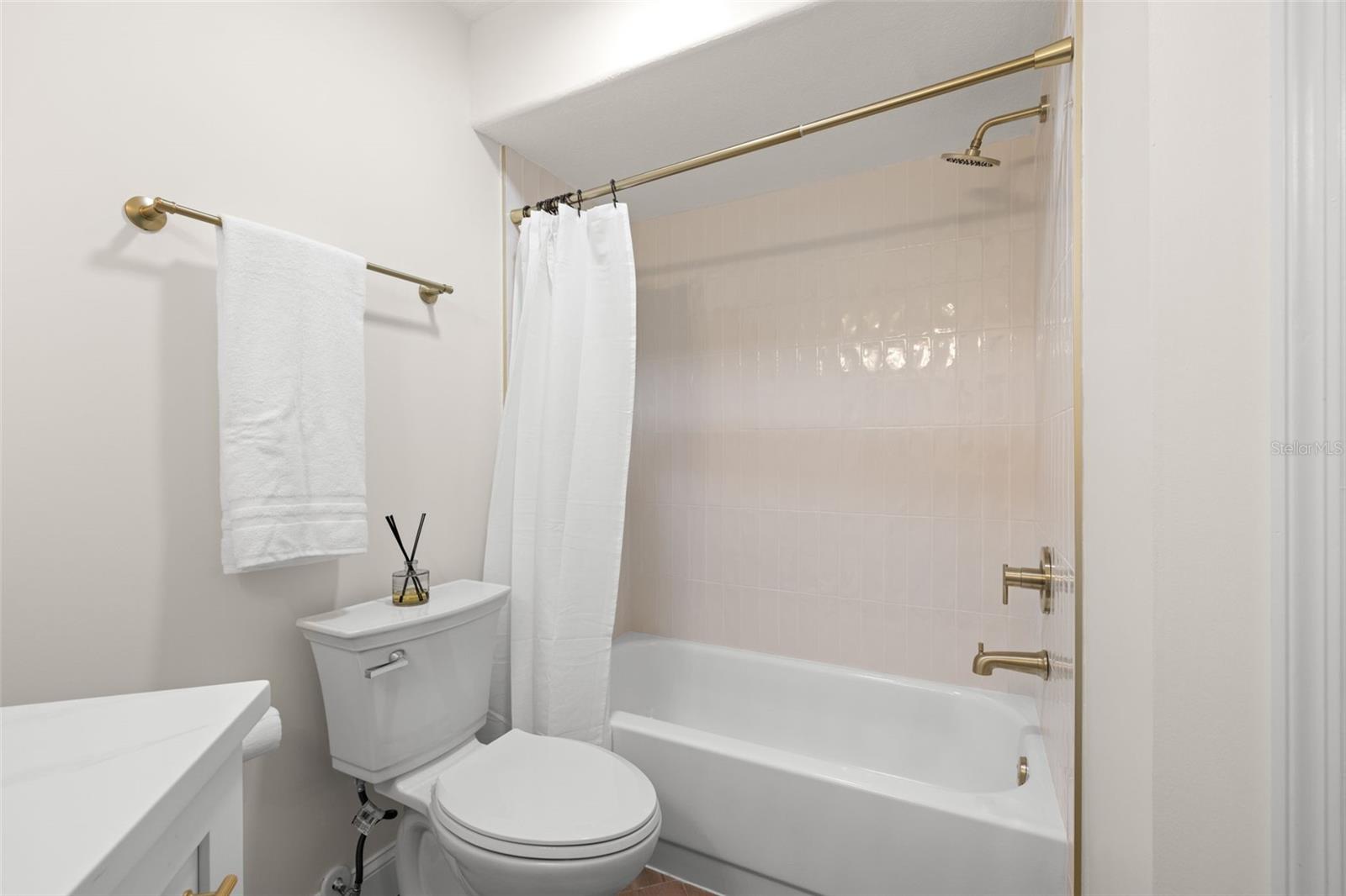 WEATHERSTONE - Residential