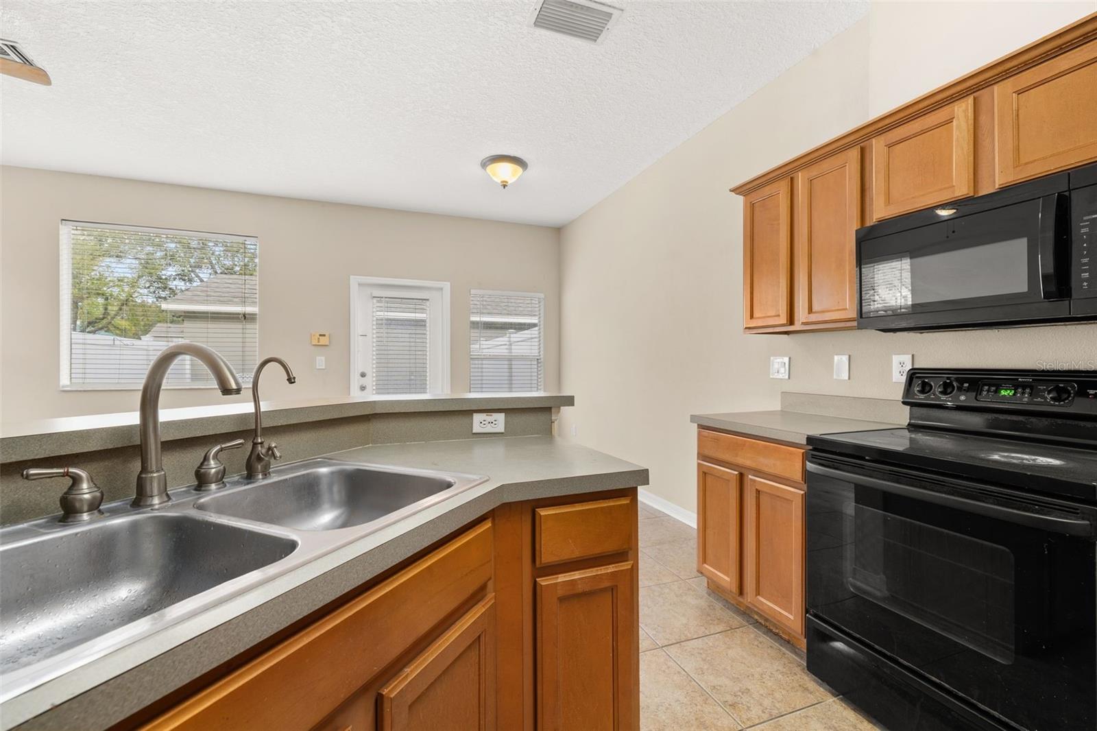 LAKES/WINDERMERE-LK REAMS TWNH - Residential