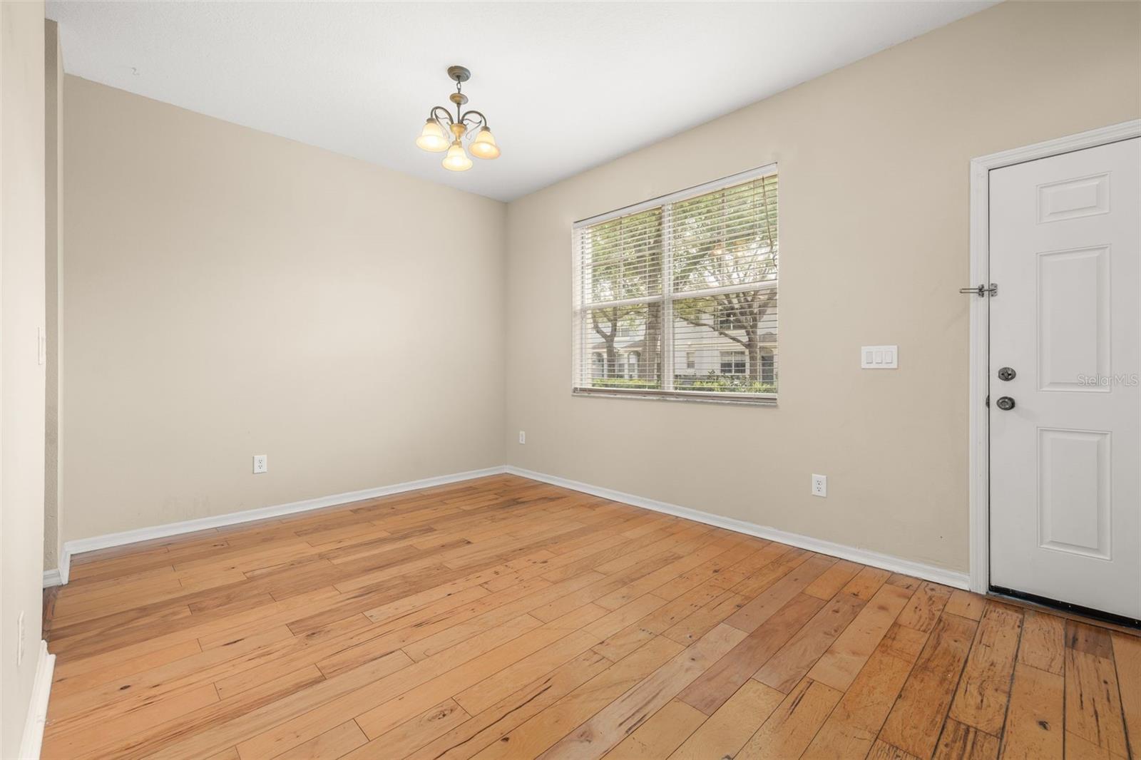 LAKES/WINDERMERE-LK REAMS TWNH - Residential