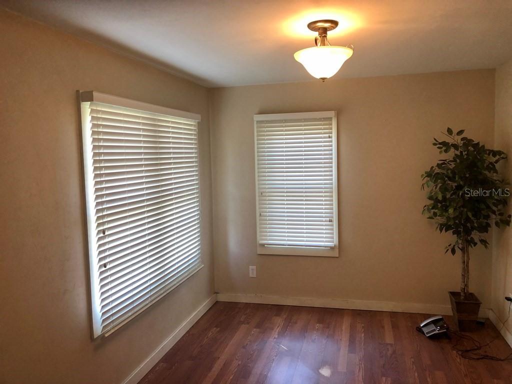 TOWN/BELL - Commercial Sale